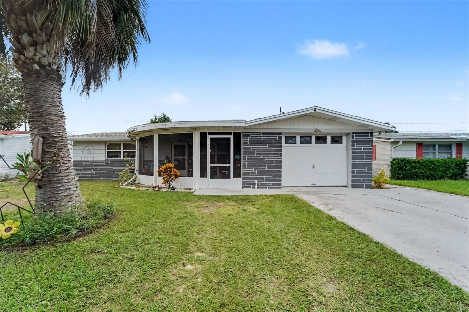 2049 MAUREEN DR Property Photo 1