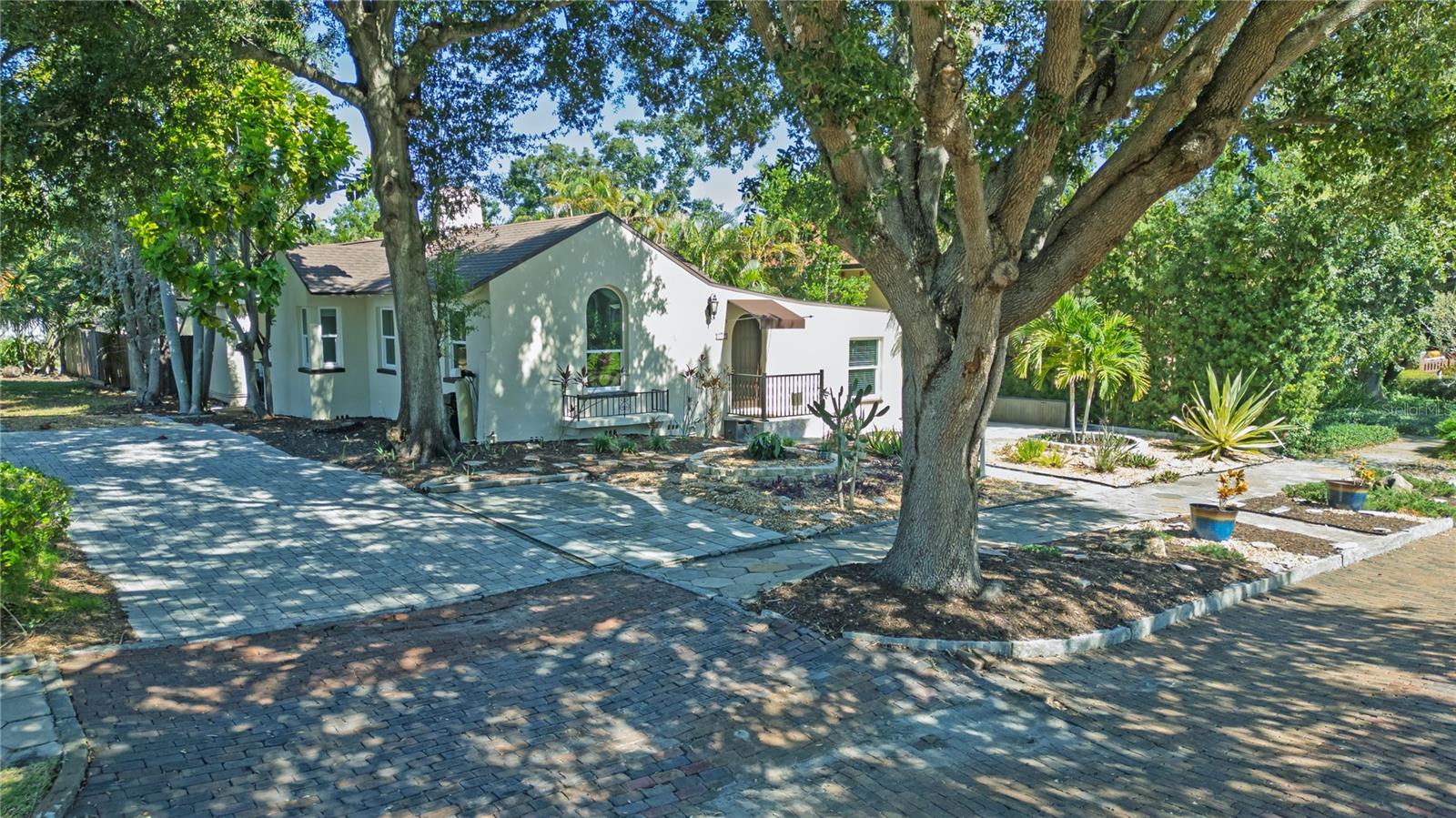 767 17th Ave N Property Photo 1