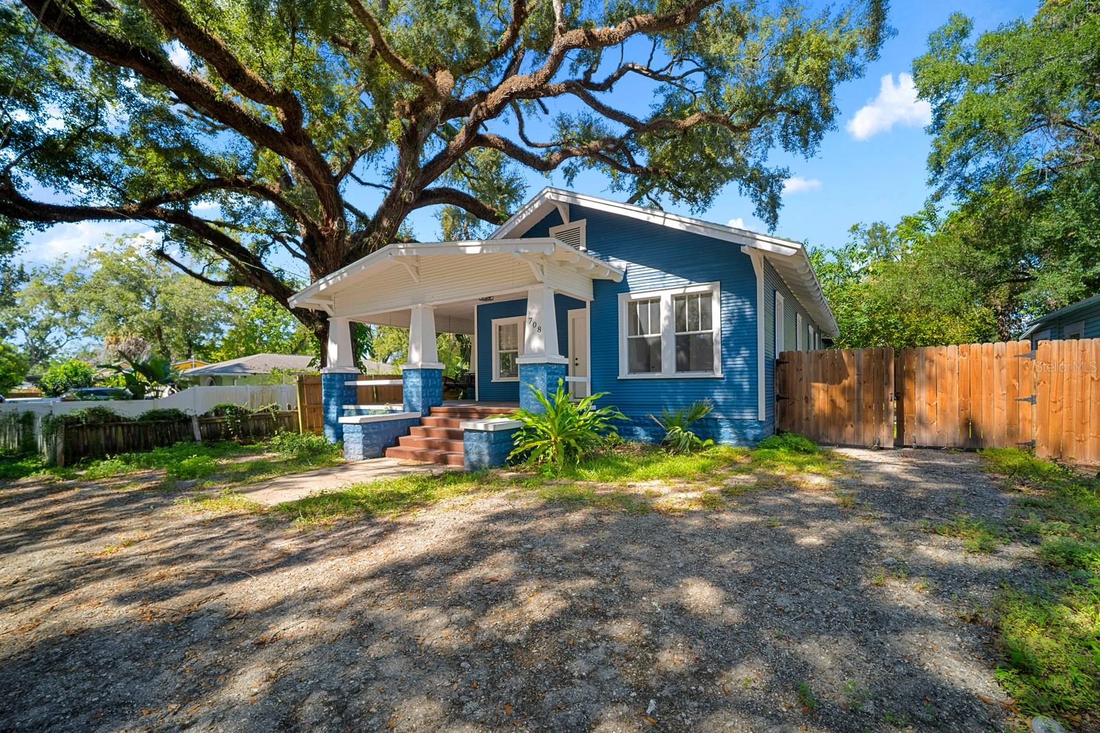 708 E Crenshaw St Property Photo 3