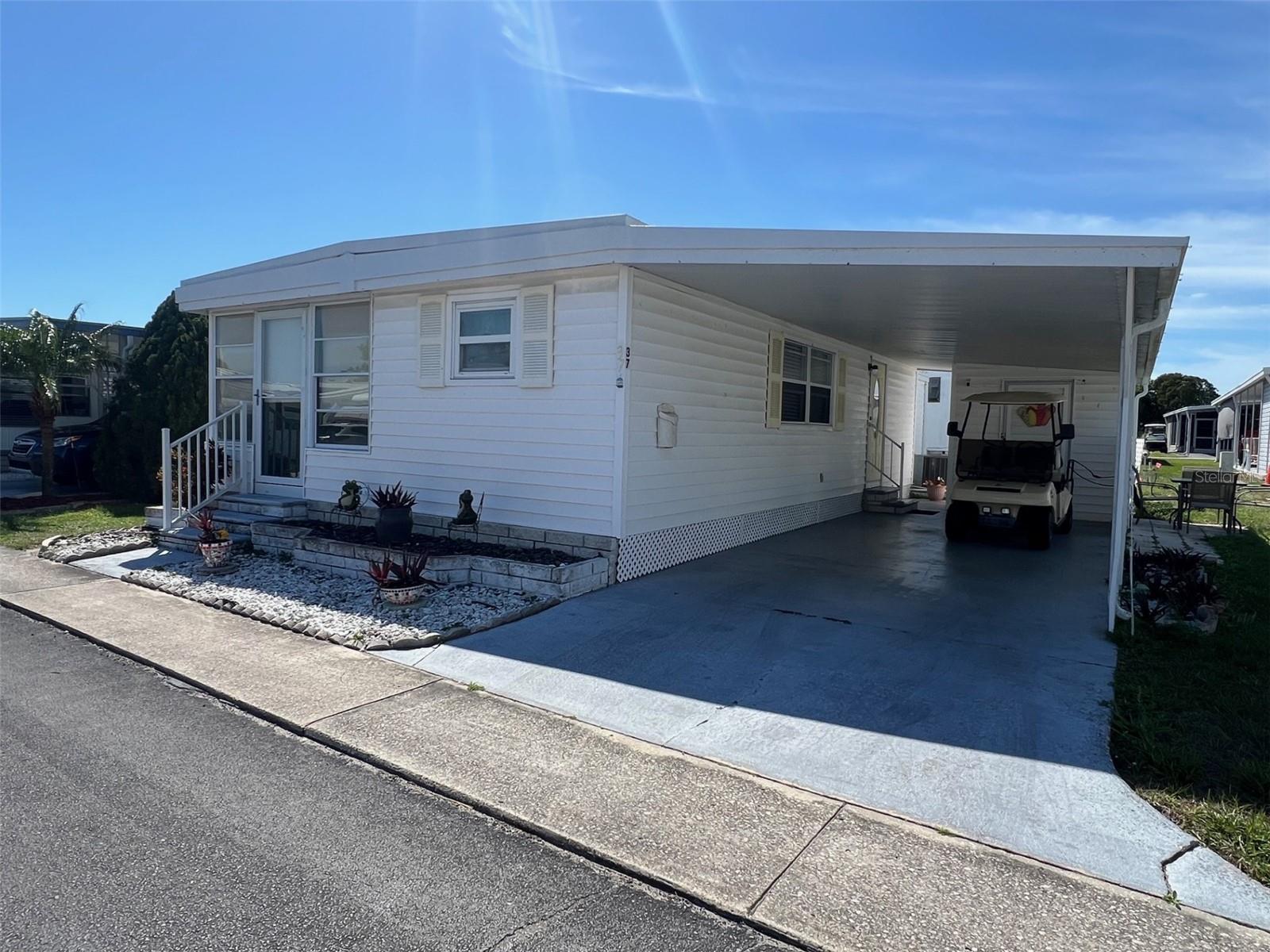 37 Pindo Palm St E Property Photo 1
