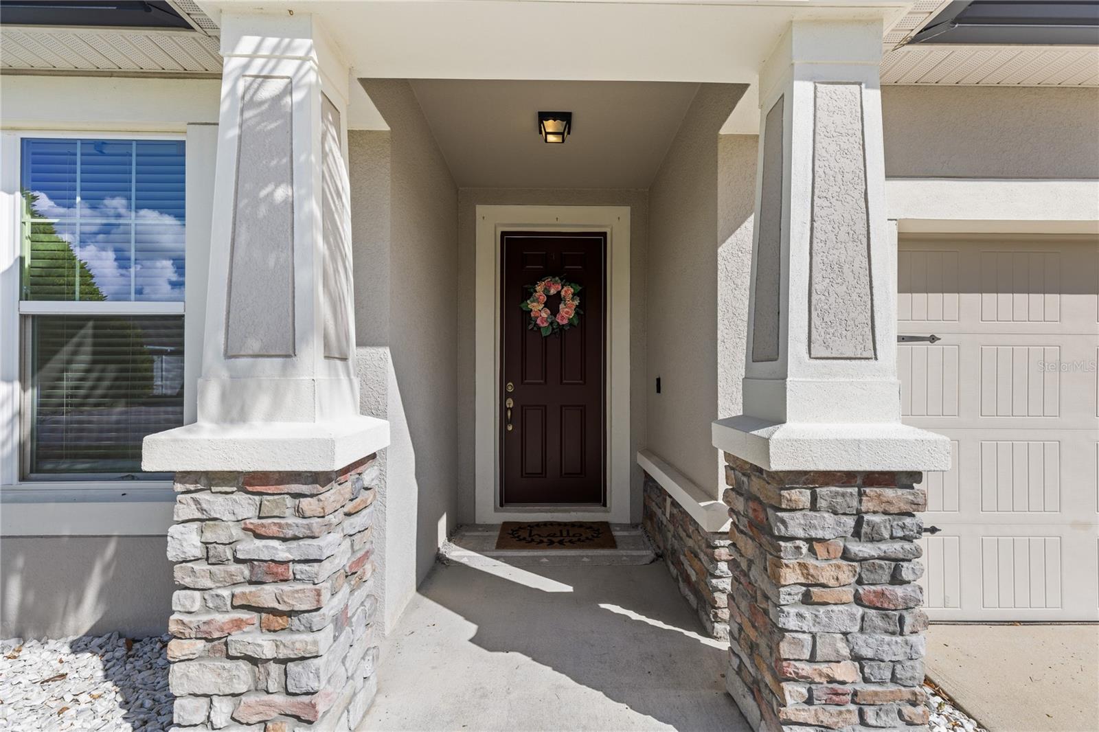1007 Lee Shore St Property Photo 4