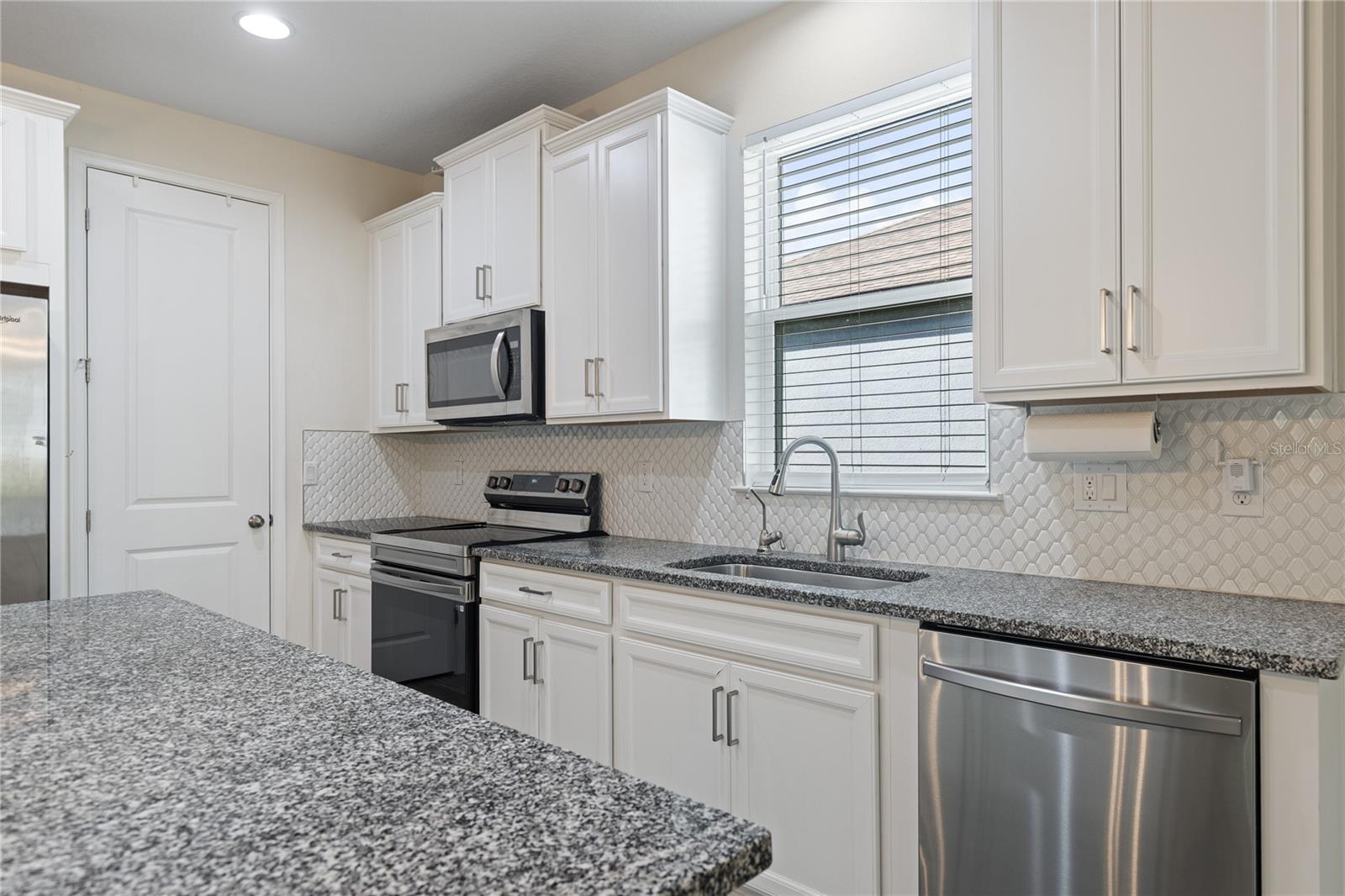 1007 Lee Shore St Property Photo 11