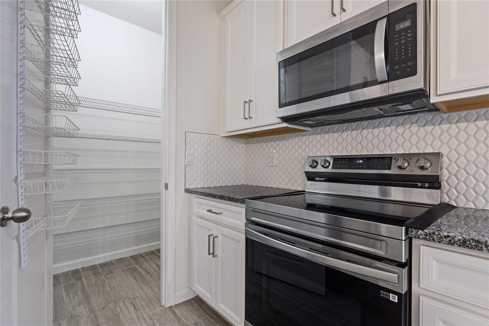 1007 Lee Shore St Property Photo 12
