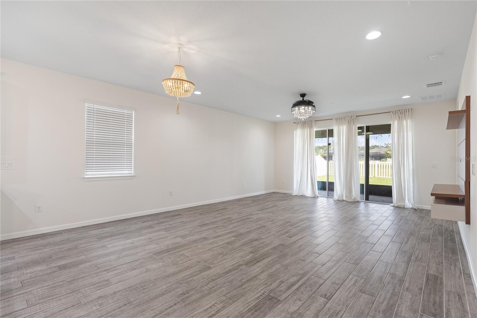 1007 Lee Shore St Property Photo 15