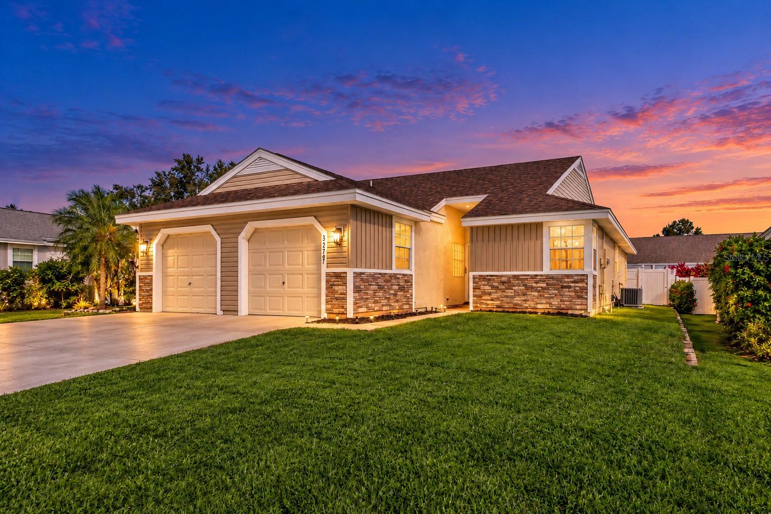 3277 HIBISCUS DR Property Photo 1