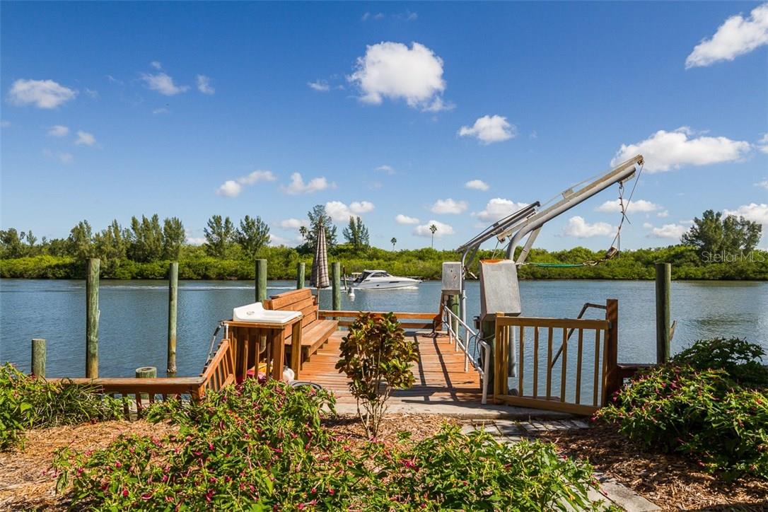 18521 GULF BLVD Property Photo 1