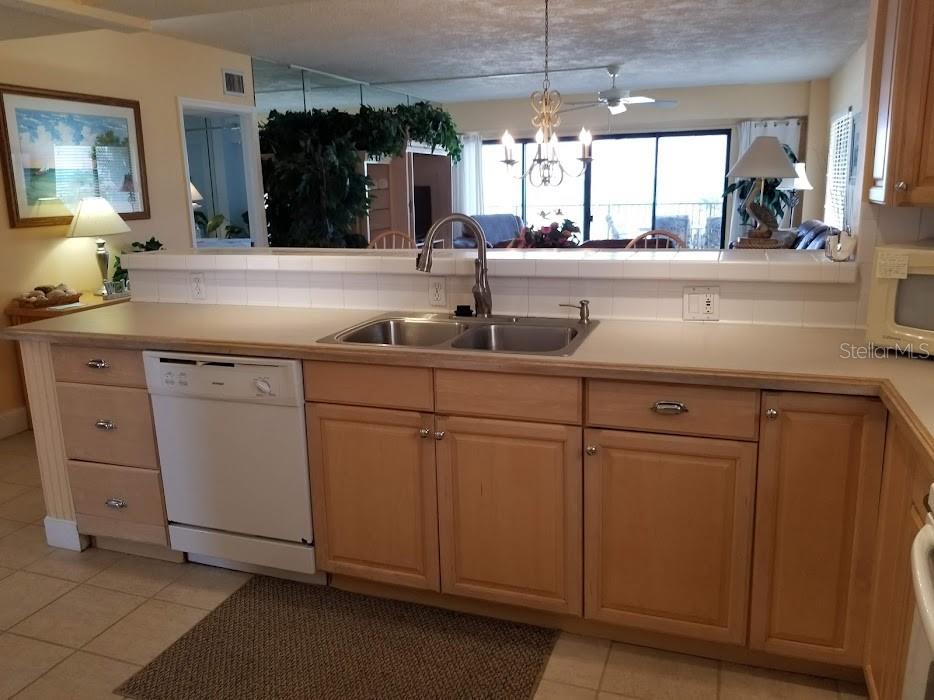 U8103597 Property Photo 17