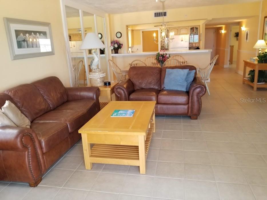 U8103597 Property Photo 22
