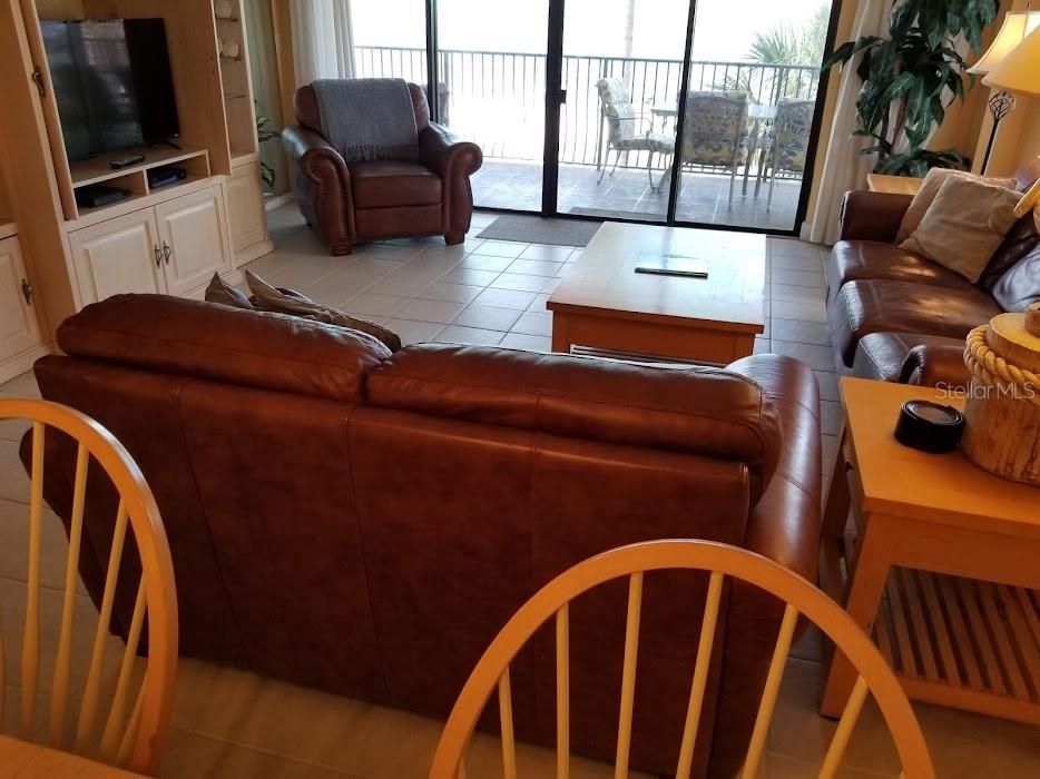 U8103597 Property Photo 25