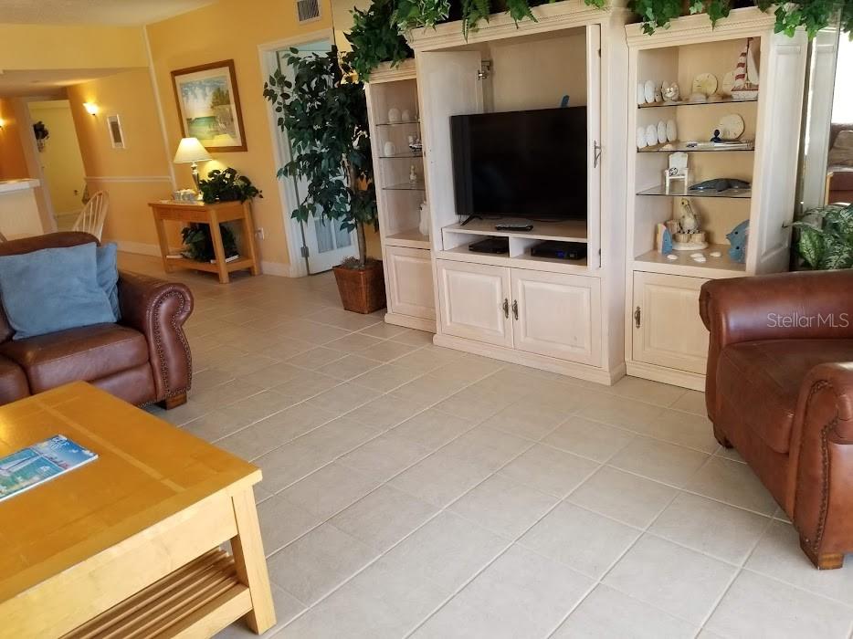 U8103597 Property Photo 32