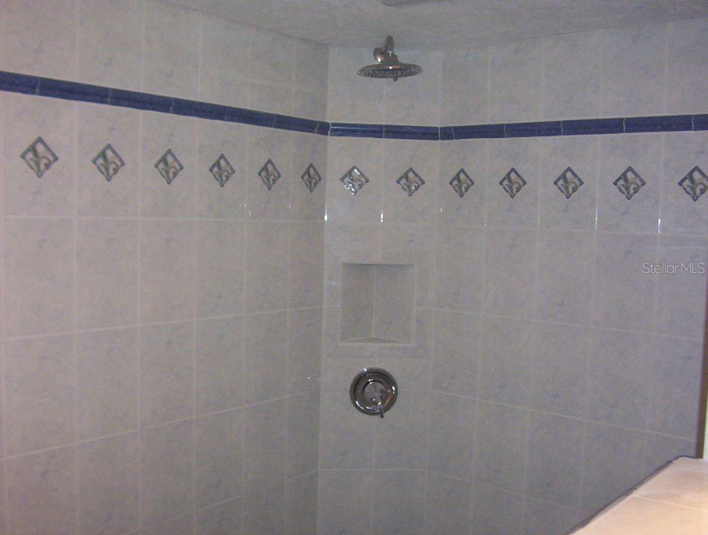 U8103597 Property Photo 45