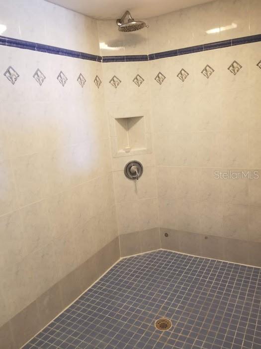 U8103597 Property Photo 47