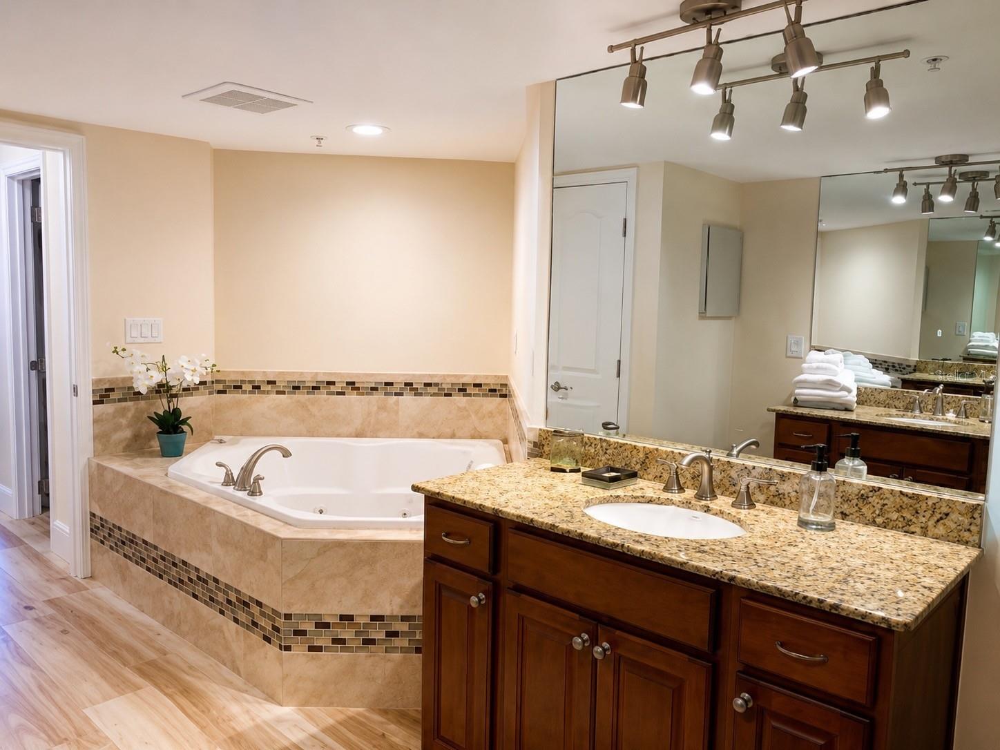 5353 Gulf Blvd #a401 Property Photo 15