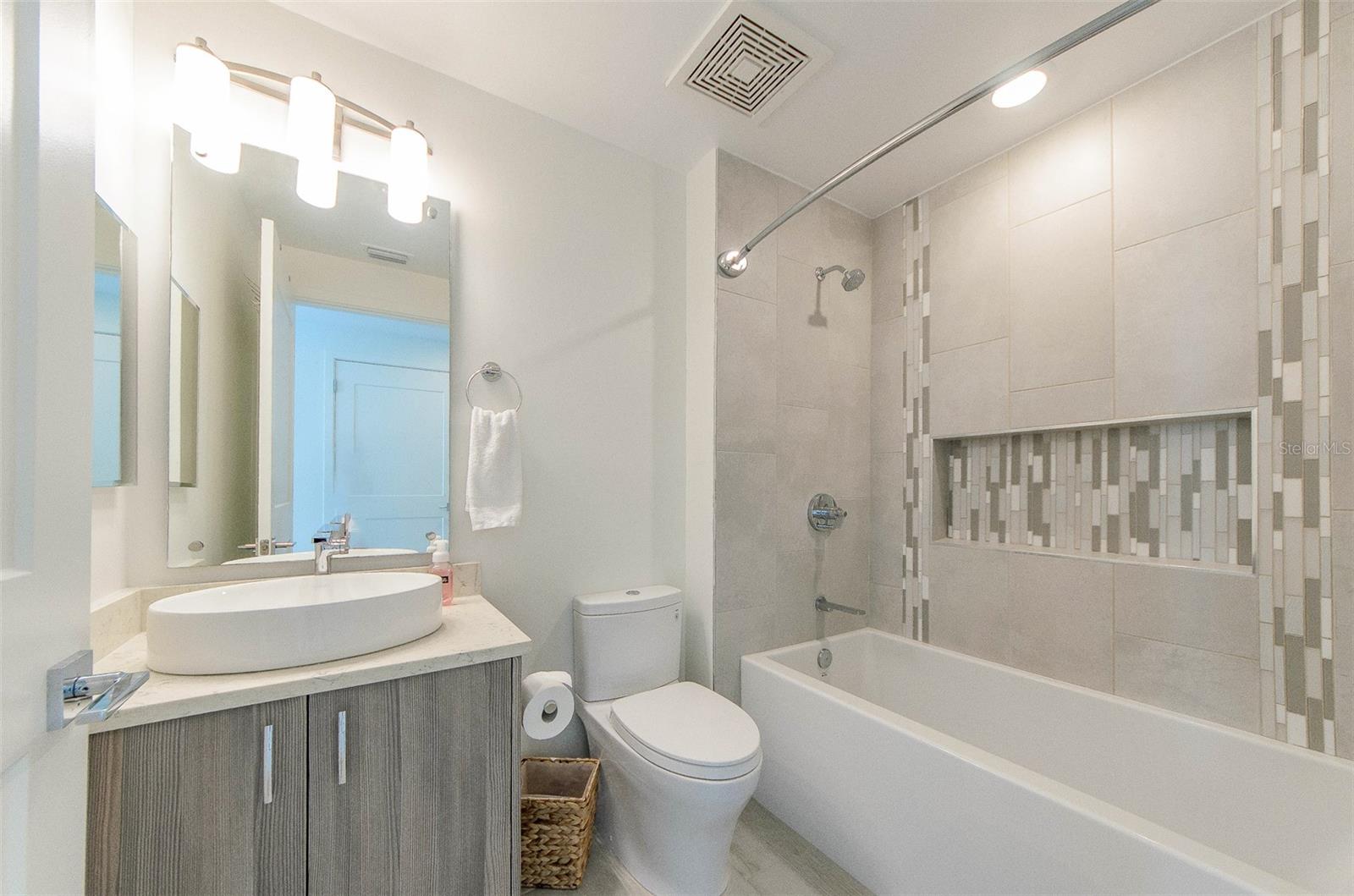 15 Avalon St #702 Property Photo 29