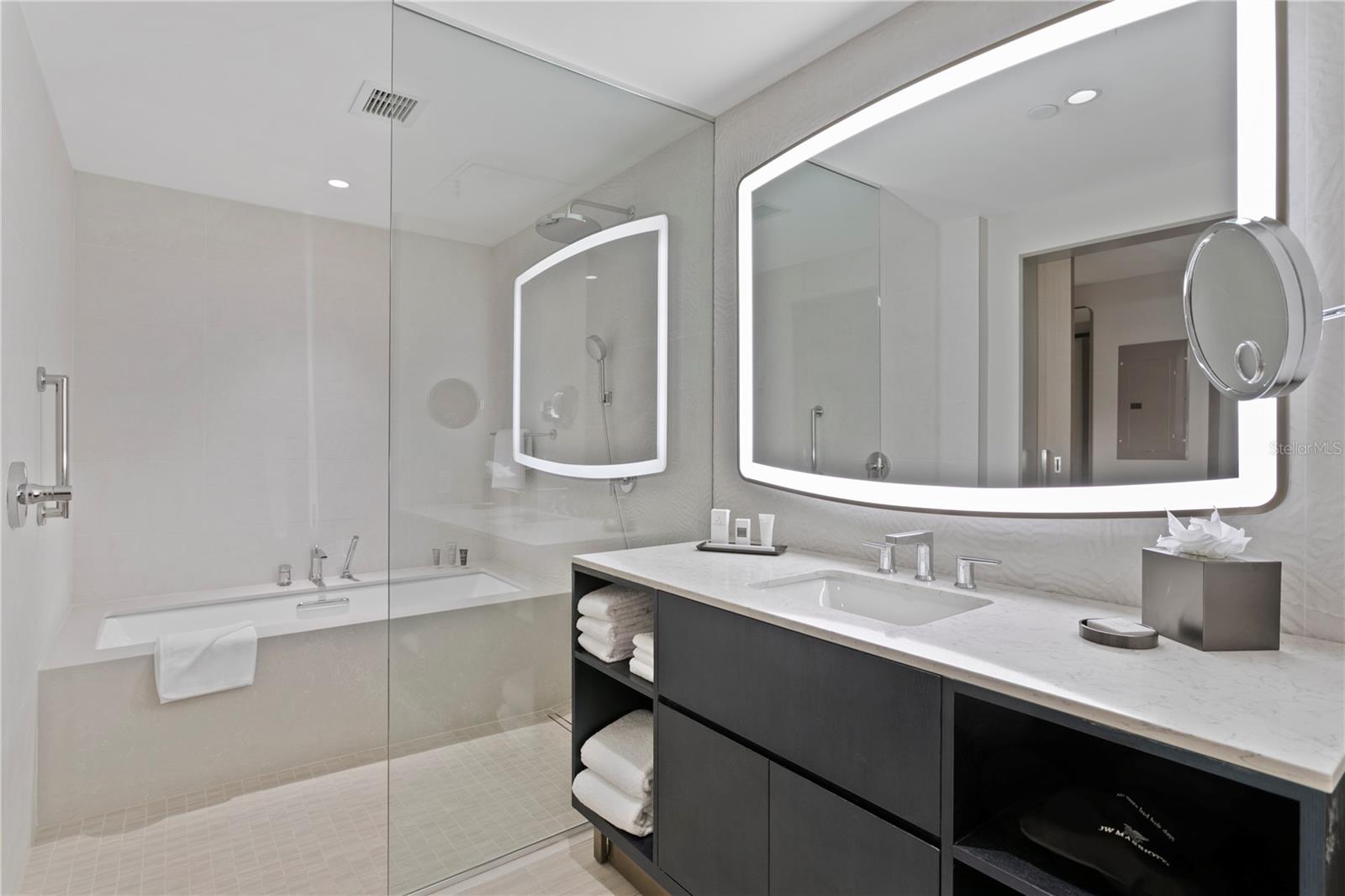 691 S Gulfview Blvd #1408 Property Photo 21