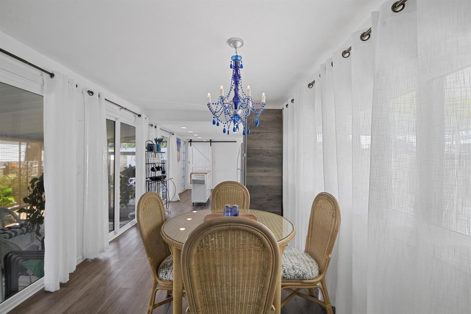 U8188988 Property Photo 6