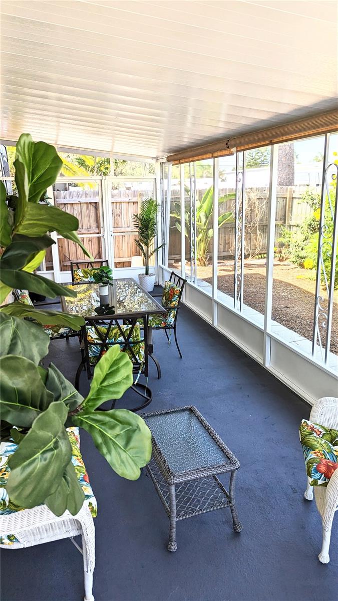 U8188988 Property Photo 17