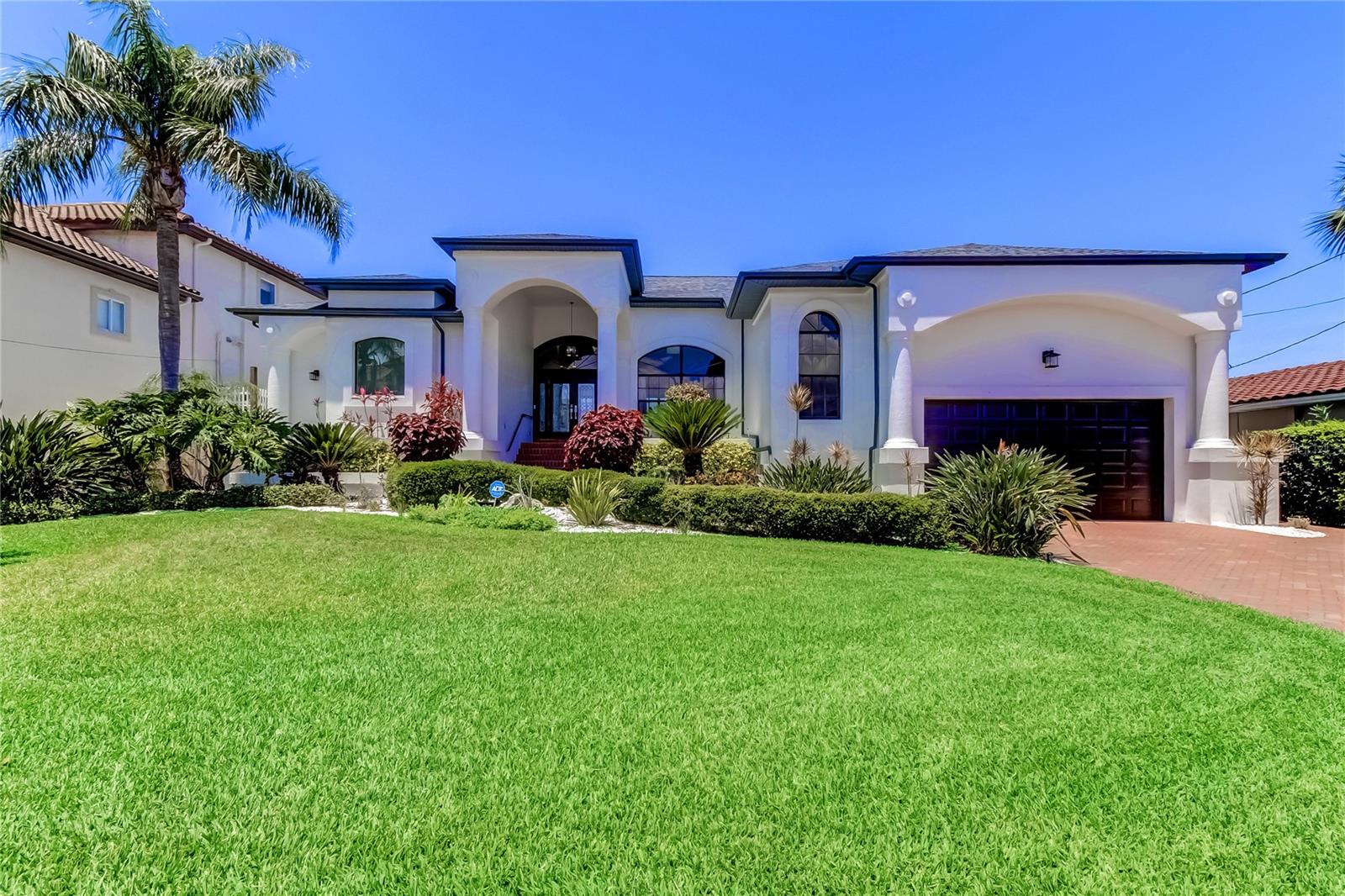 112 Leeward Is Property Photo 1