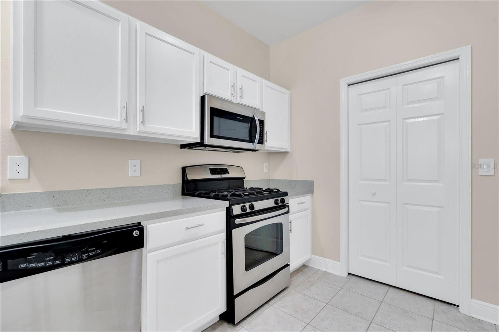 19315 Haskell Place Property Photo 16