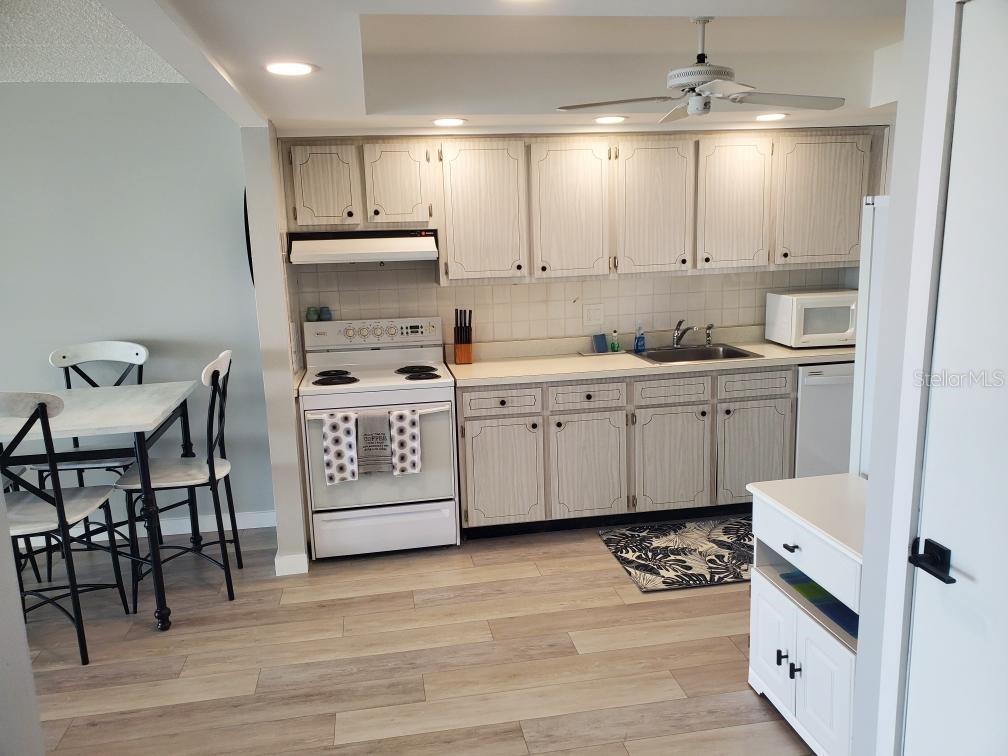 895 S Gulfview Blvd #202 Property Photo 17