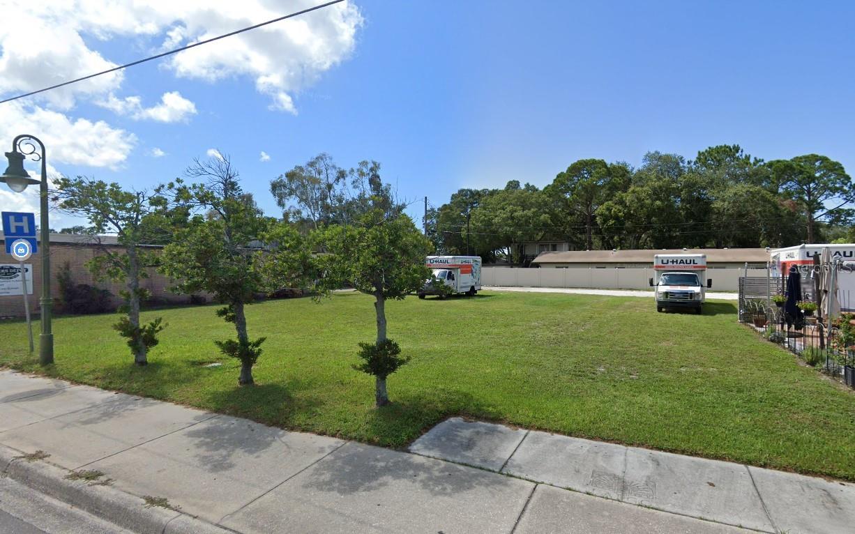 101 CLEARWATER-LARGO RD Property Photo 1
