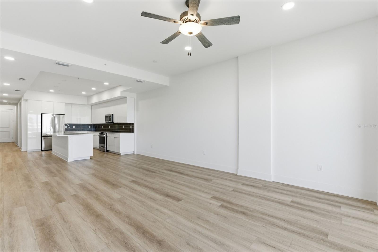 400 150th Ave #305 Property Photo 18