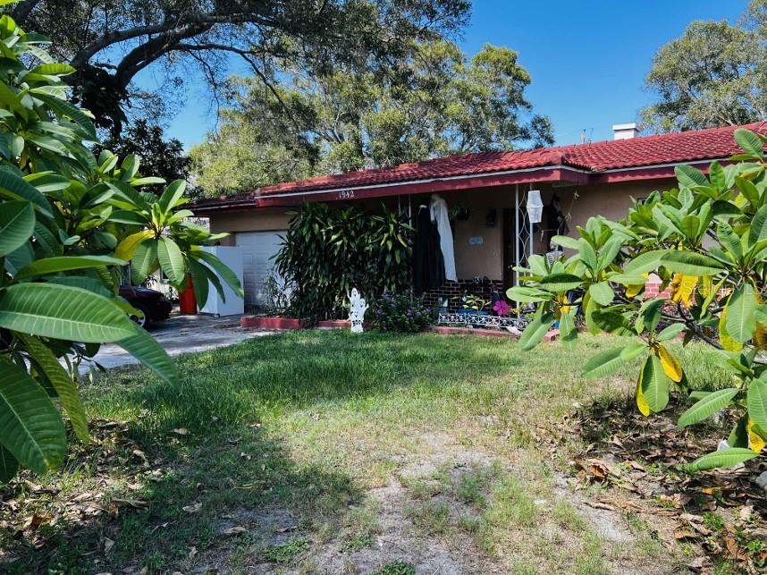 1942 Alton Dr Property Photo 1