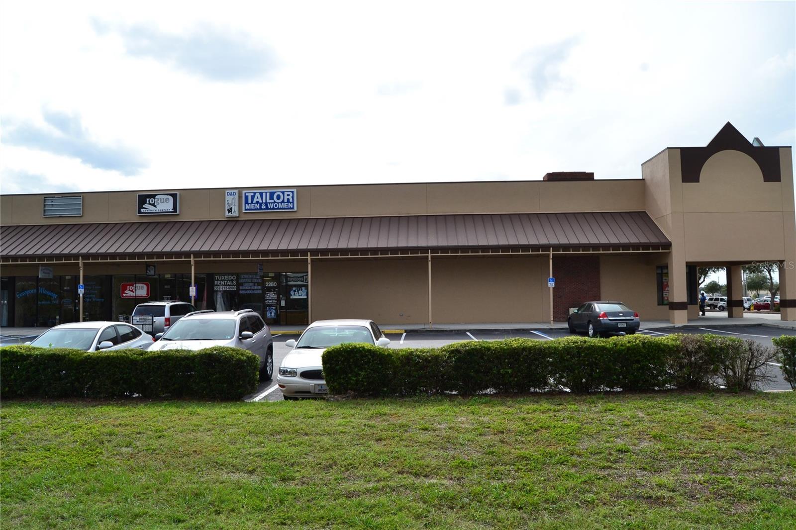 2292 Commercial Way Property Photo