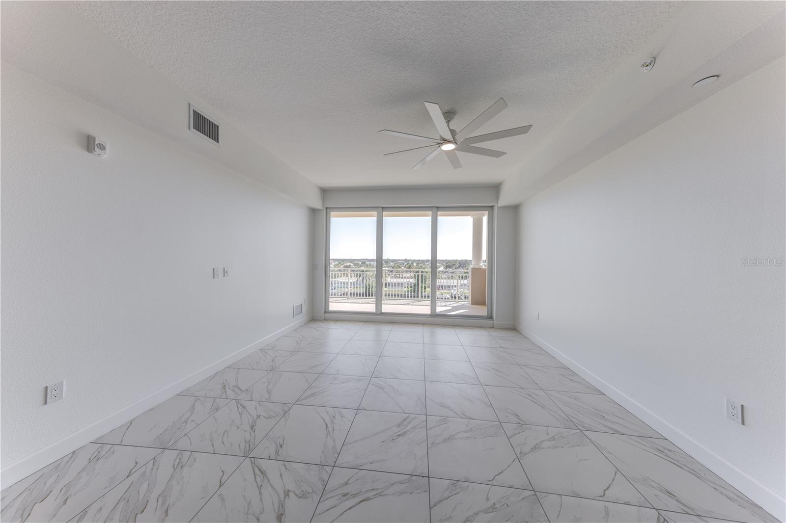 125 Island Way #404 Property Photo 18