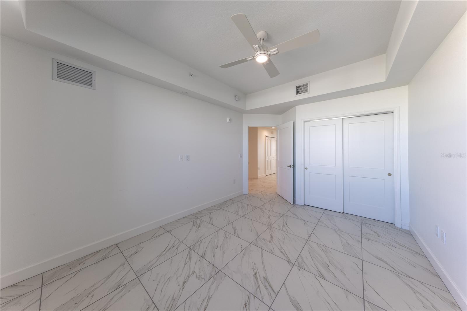 125 Island Way #404 Property Photo 23