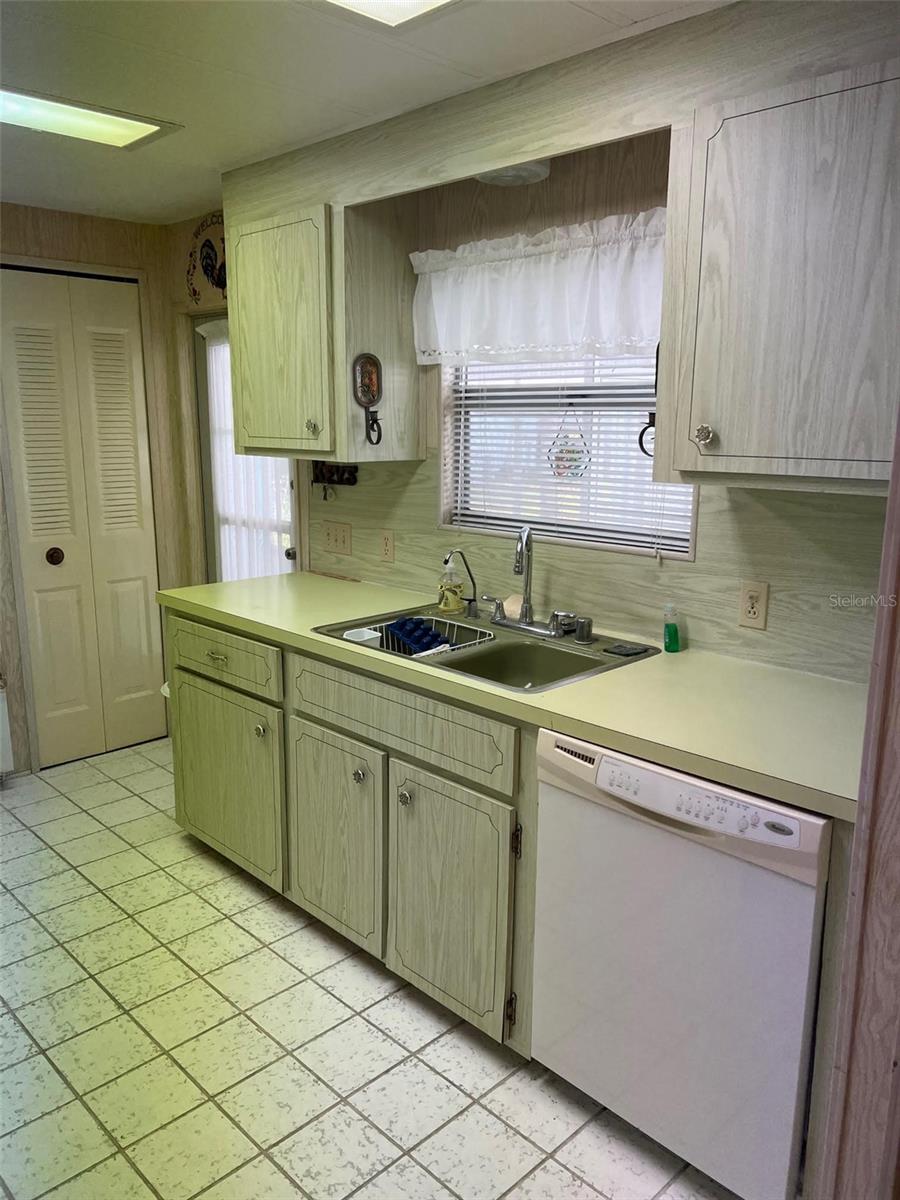 201 Royal Palm Cir Property Photo 4