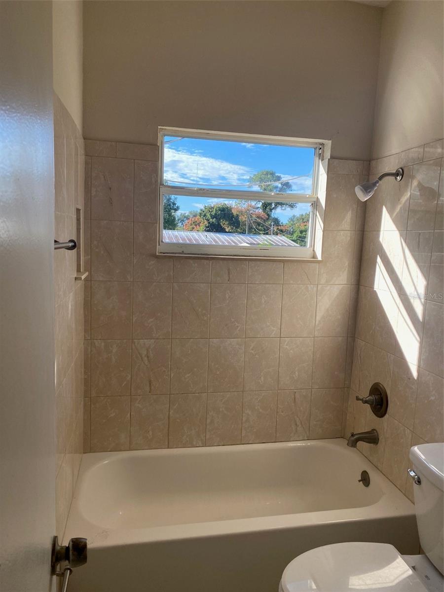 1105 Briarwood Rd Property Photo 8