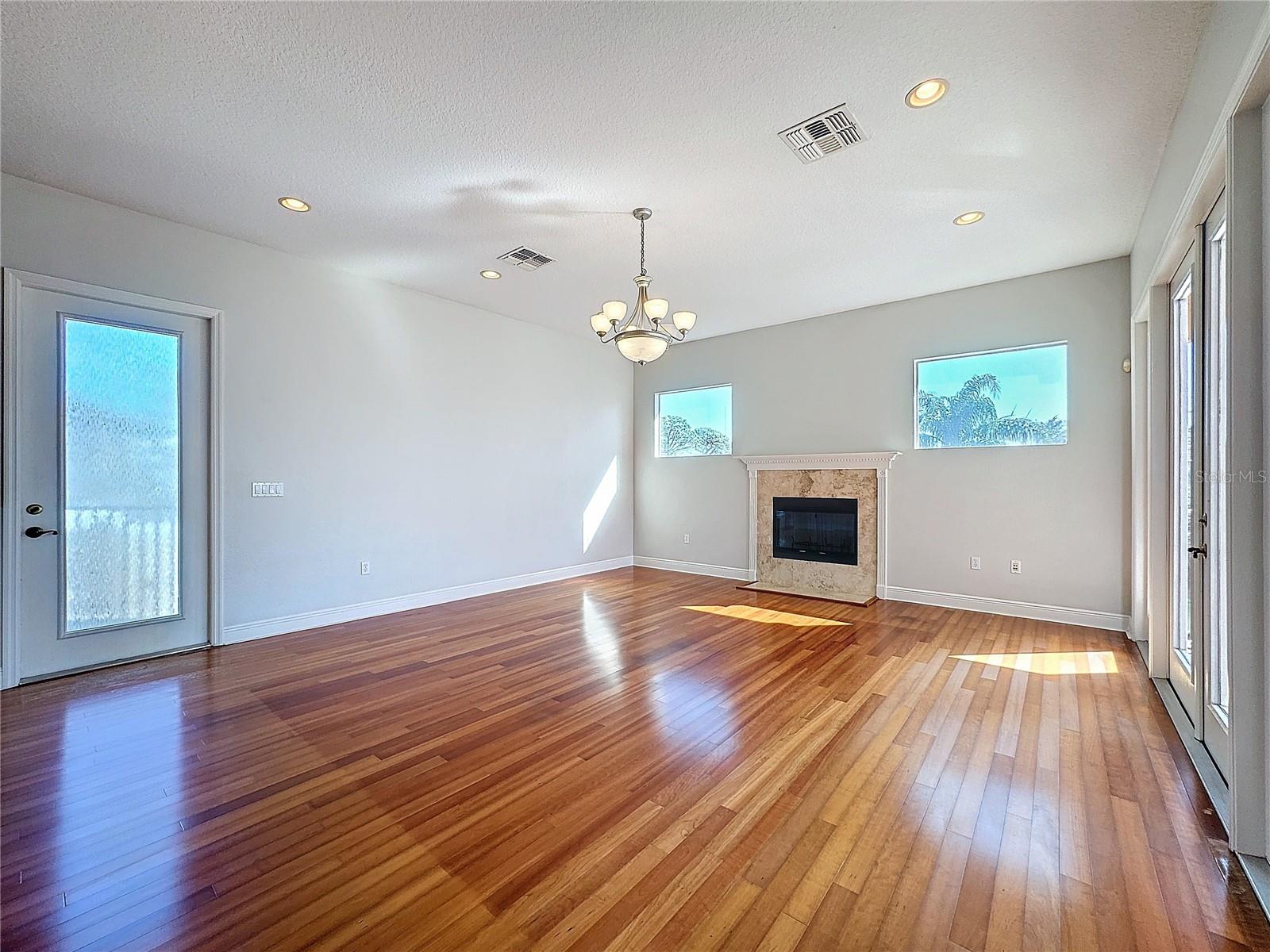 2066 N Pointe Alexis Dr Property Photo 23