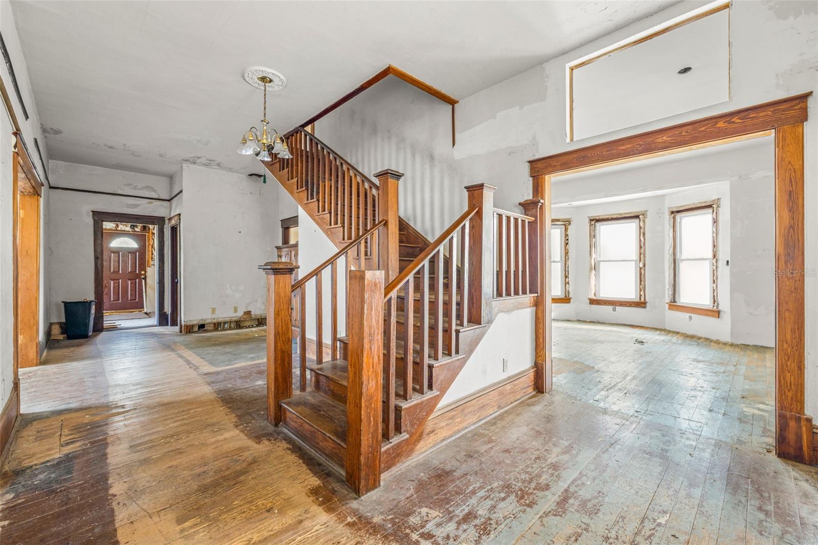 553 Division St Property Photo 8