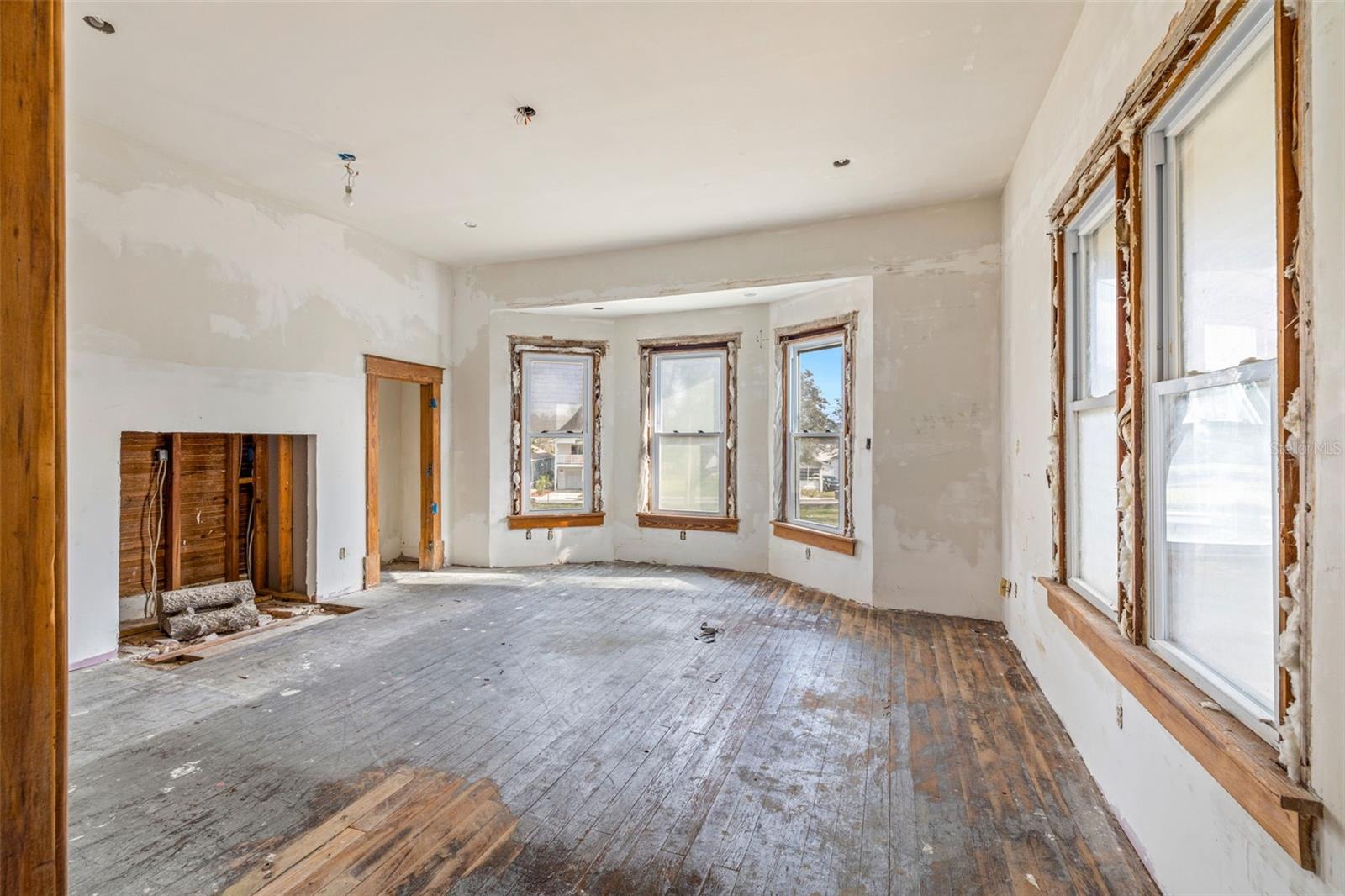 553 Division St Property Photo 10
