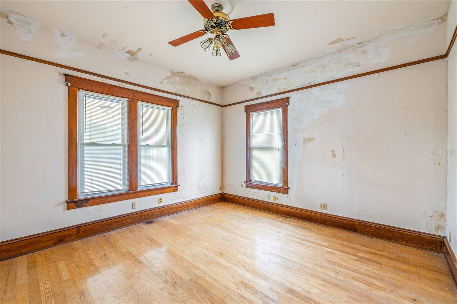 553 Division St Property Photo 11