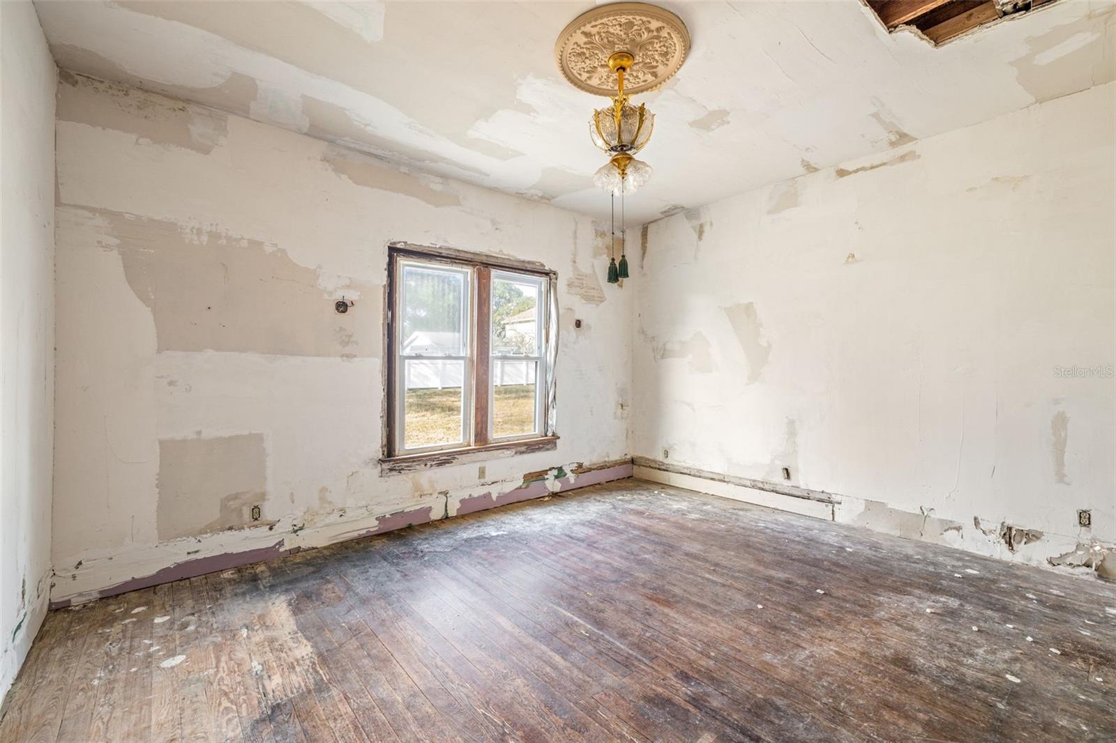 553 Division St Property Photo 12