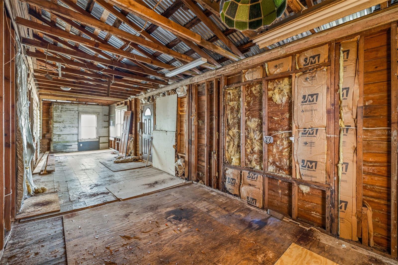 553 Division St Property Photo 16