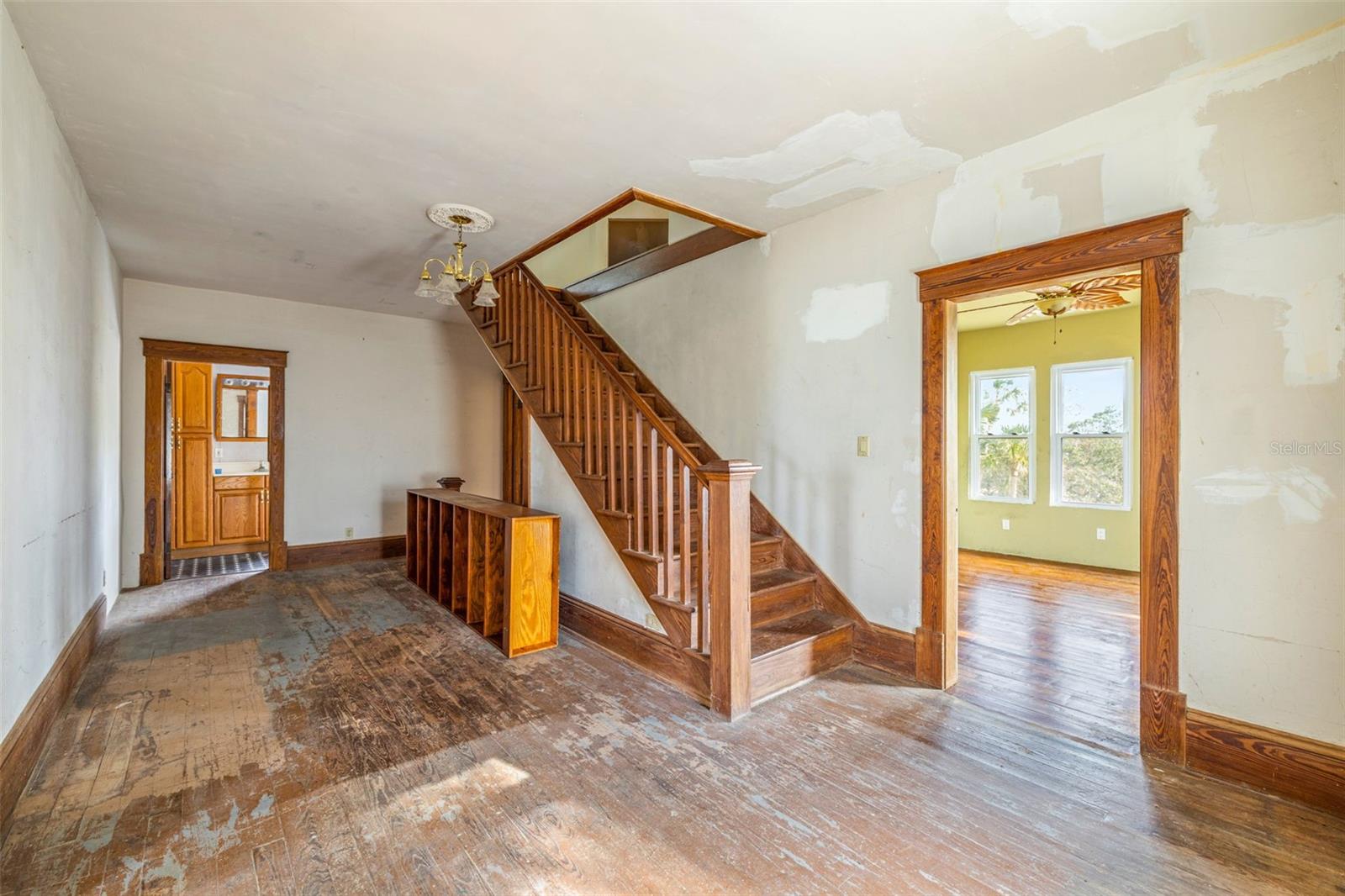 553 Division St Property Photo 18