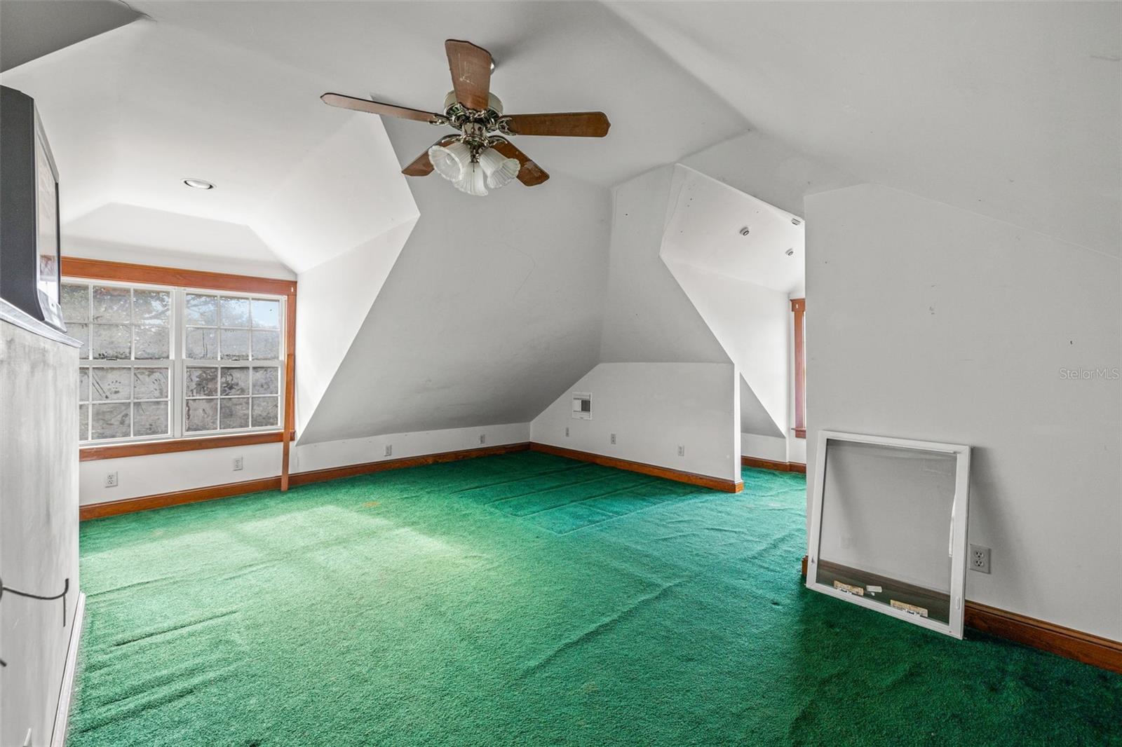 553 Division St Property Photo 26