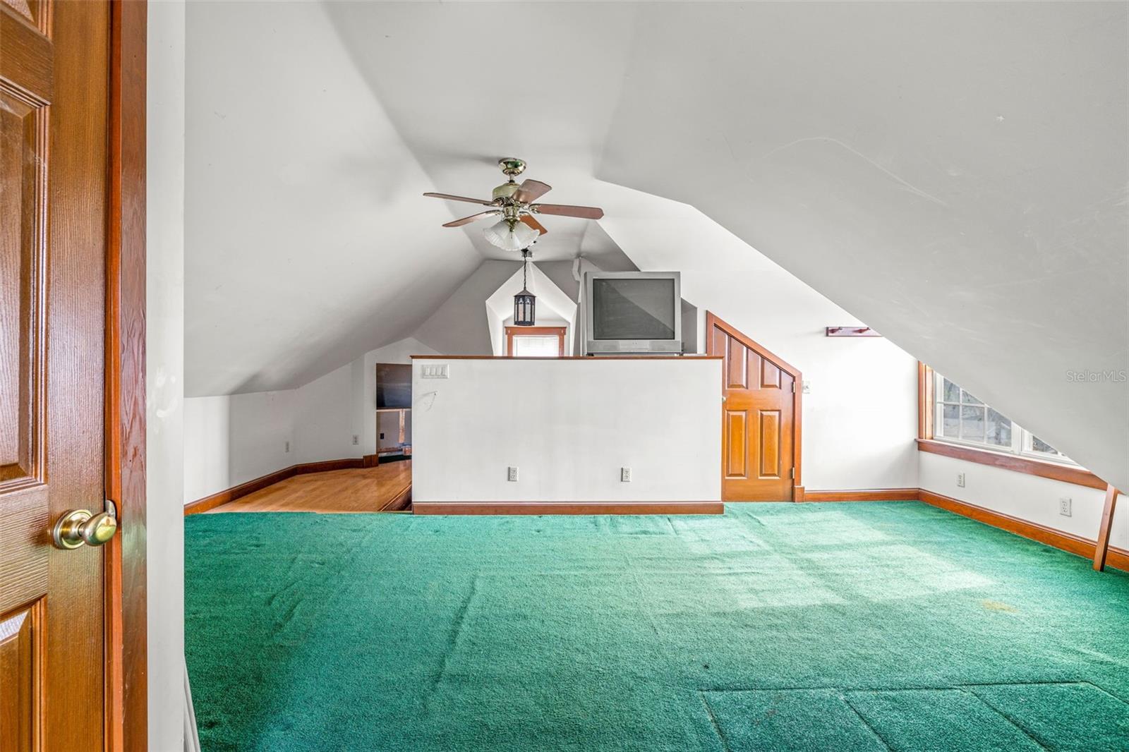 553 Division St Property Photo 27