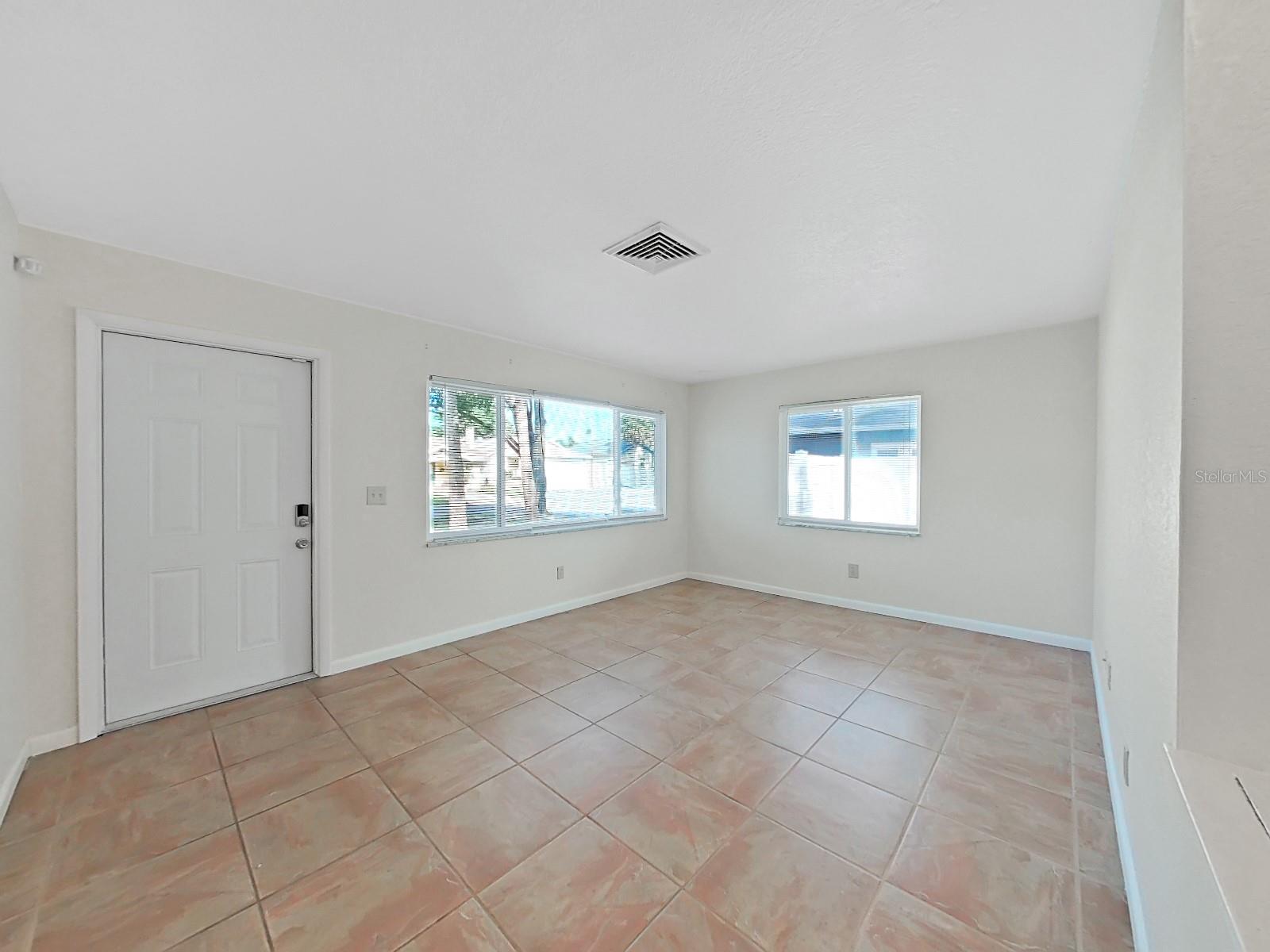 1750 Montana Ave Ne Property Photo 7