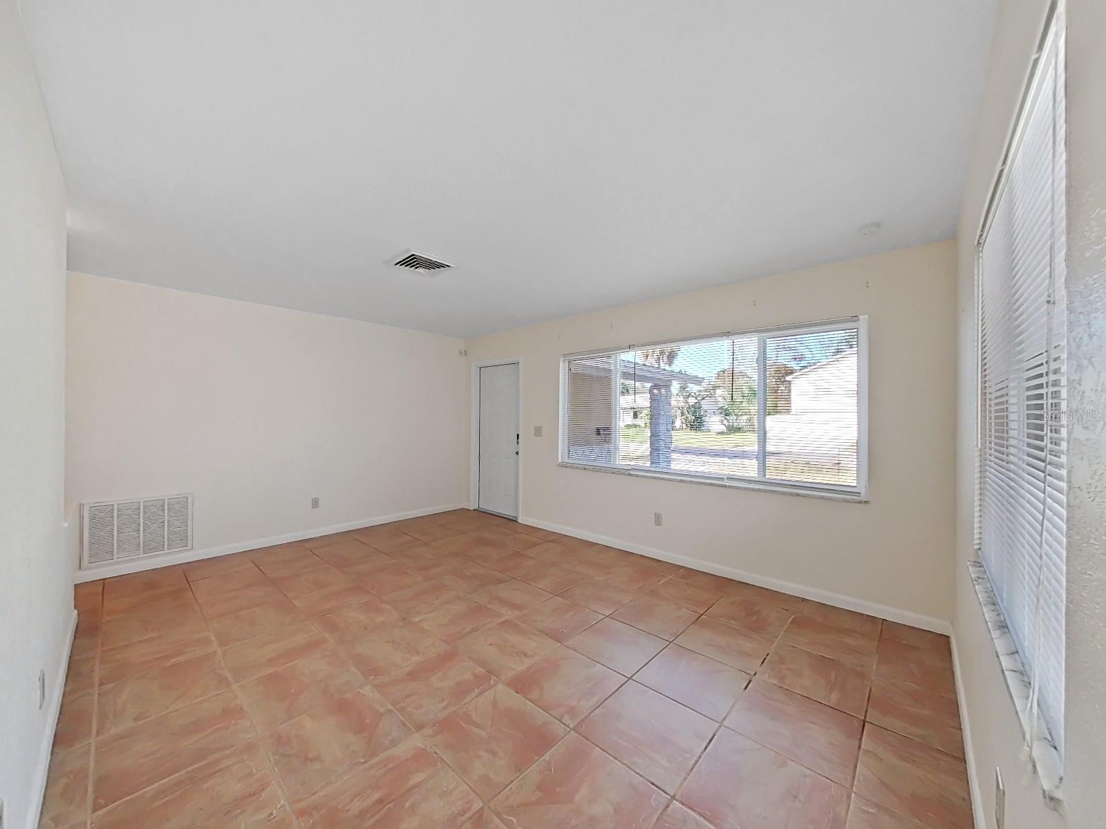 1750 Montana Ave Ne Property Photo 8