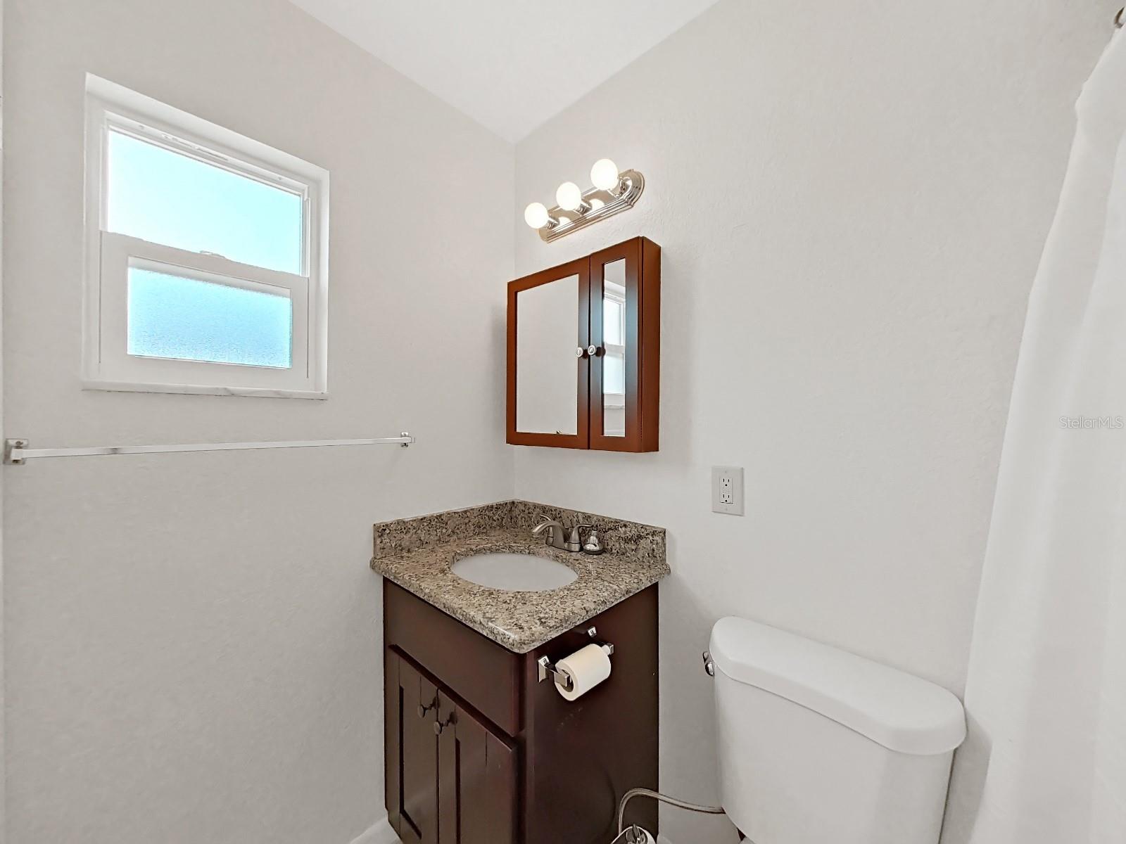 1750 Montana Ave Ne Property Photo 22
