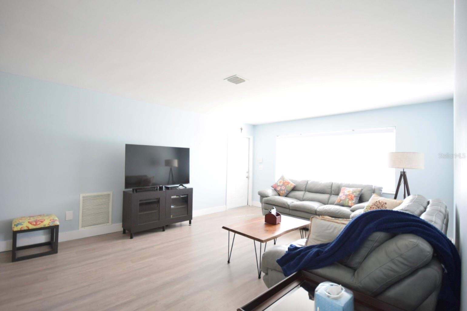 7057 Versailles N #15 Property Photo 6