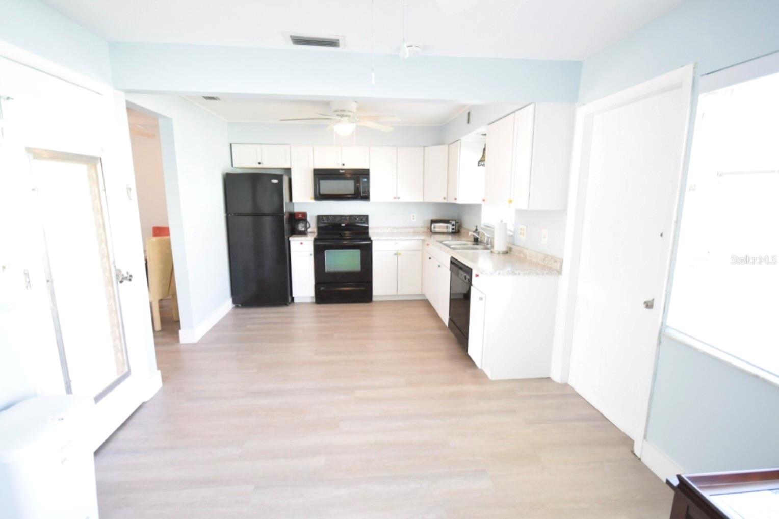 7057 Versailles N #15 Property Photo 12