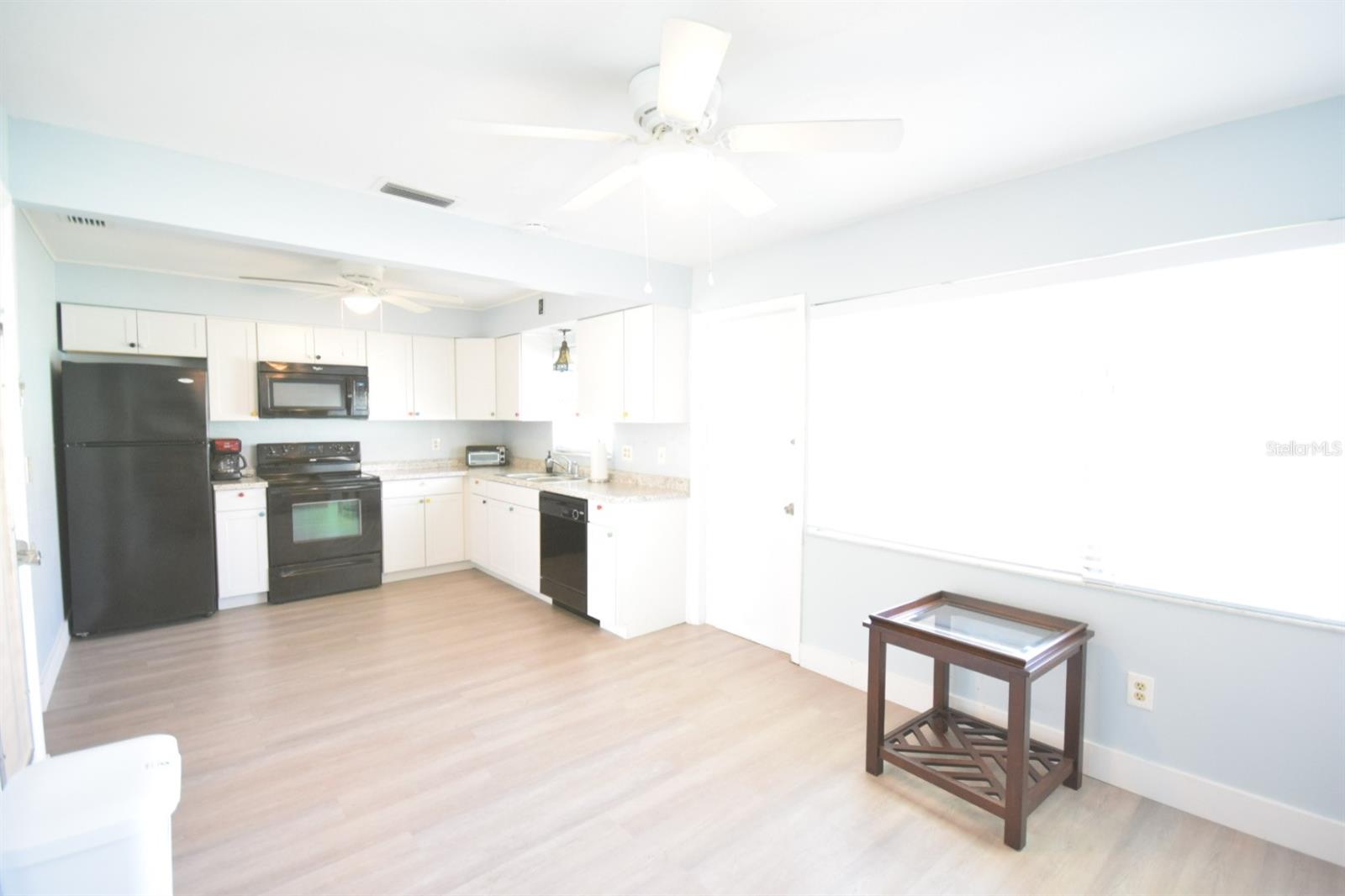 7057 Versailles N #15 Property Photo 13
