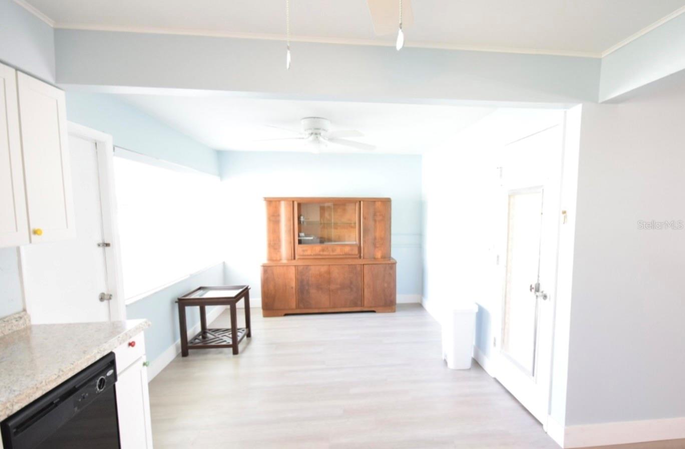 7057 Versailles N #15 Property Photo 15
