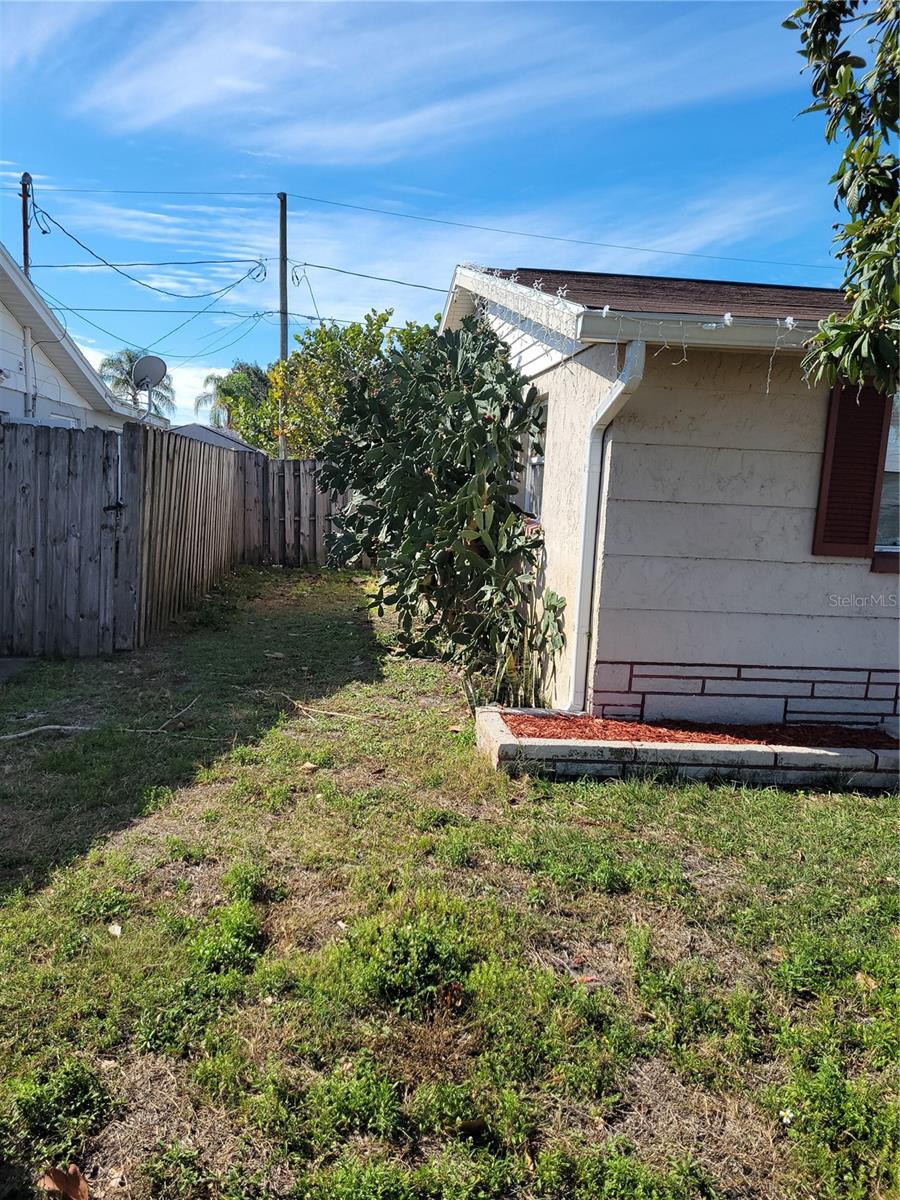 1153 Tamarac Dr Property Photo 32