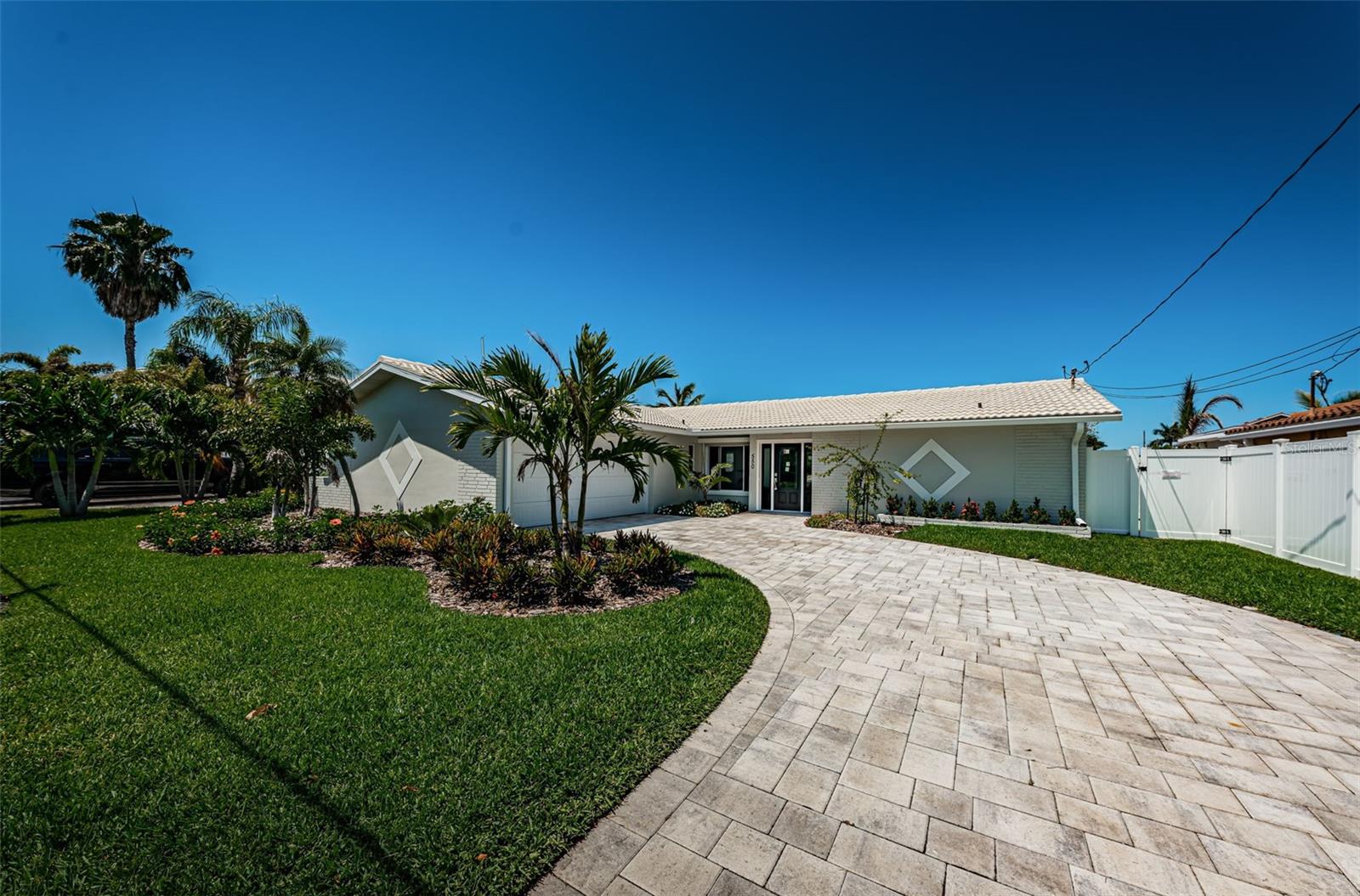 550 Johns Pass Ave Property Photo 1